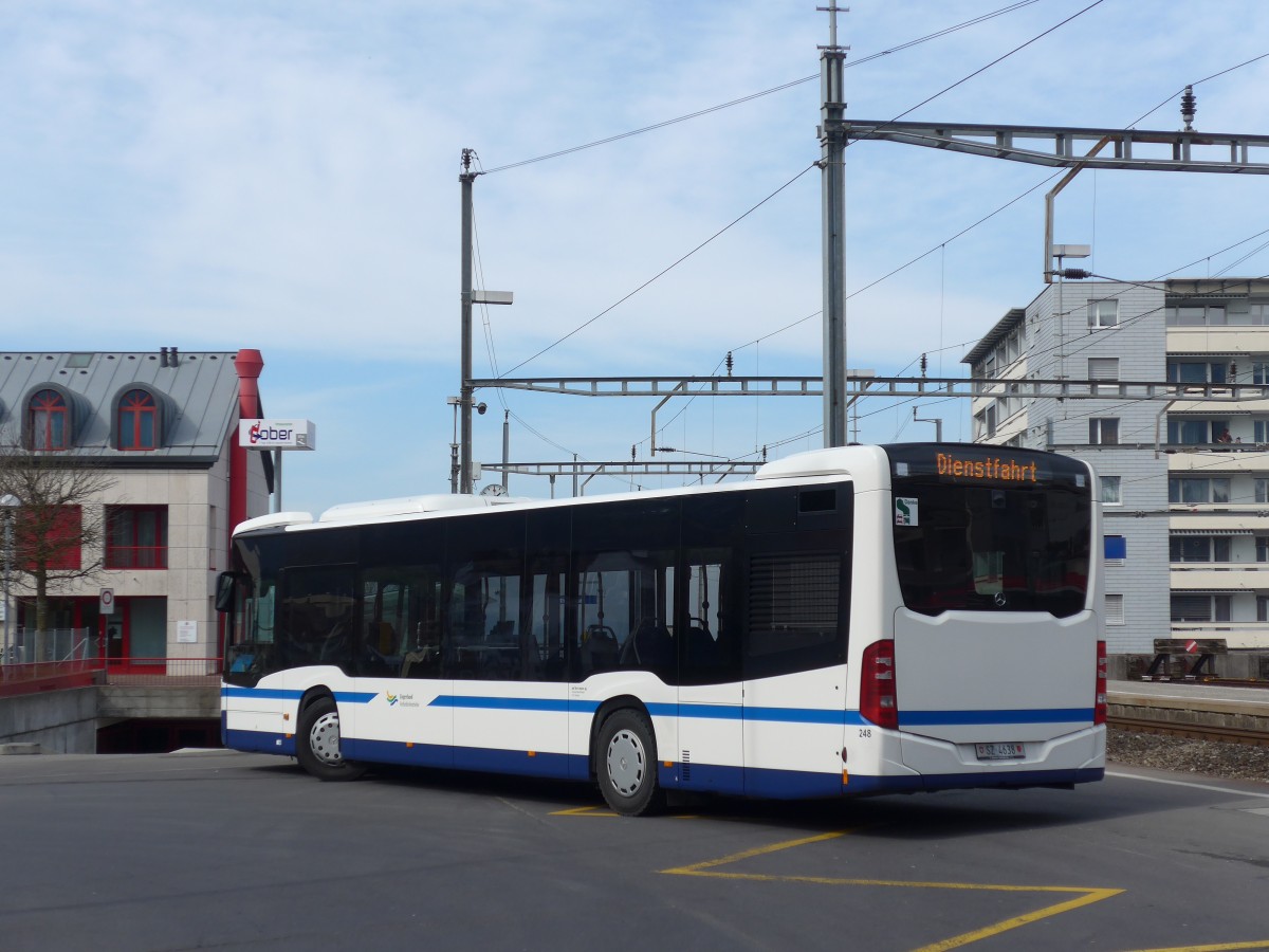 (159'264) - Auf der Maur, Steinen - Nr. 248/SZ 4638 - Mercedes am 17. Mrz 2015 beim Bahnhof Arth-Goldau