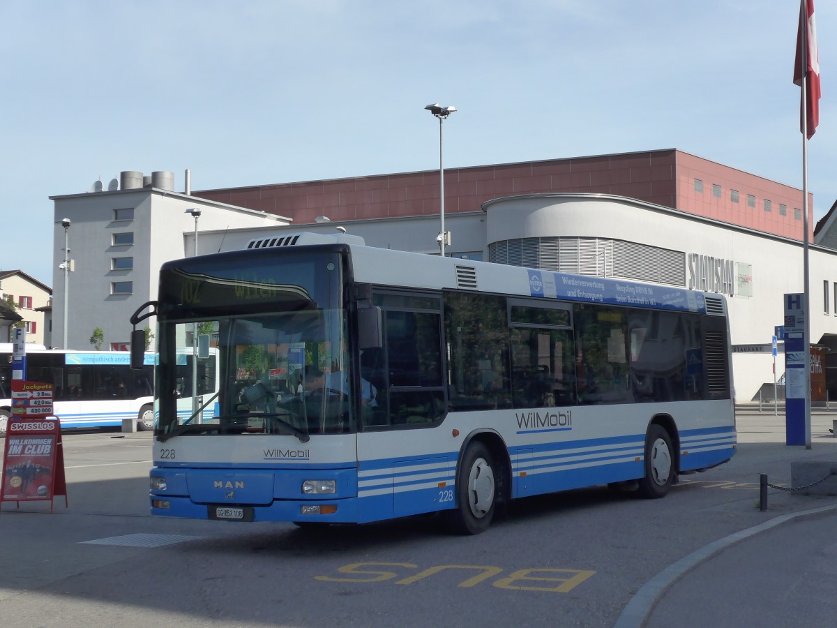 (160'181) - WilMobil, Wil - Nr. 228/SG 252'108 - MAN (ex Wick, Wil Nr. 8) am 8. Mai 2015 beim Bahnhof Wil