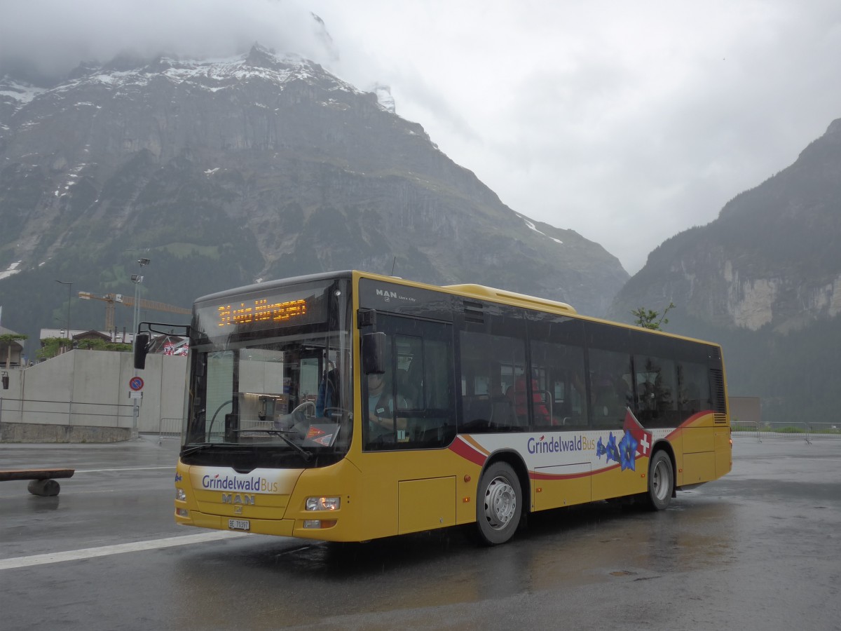 (161'048) - AVG Grindelwald - Nr. 23/BE 70'397 - MAN am 25. Mai 2015 beim Bahnhof Grindelwald