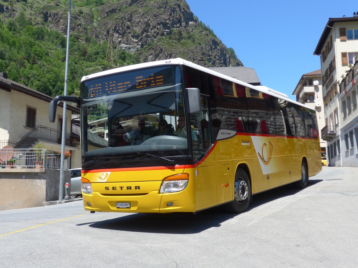 (161'134) - PostAuto Wallis - VS 403'663 - Setra am 27. Mai 2015 beim Bahnhof Stalden-Saas