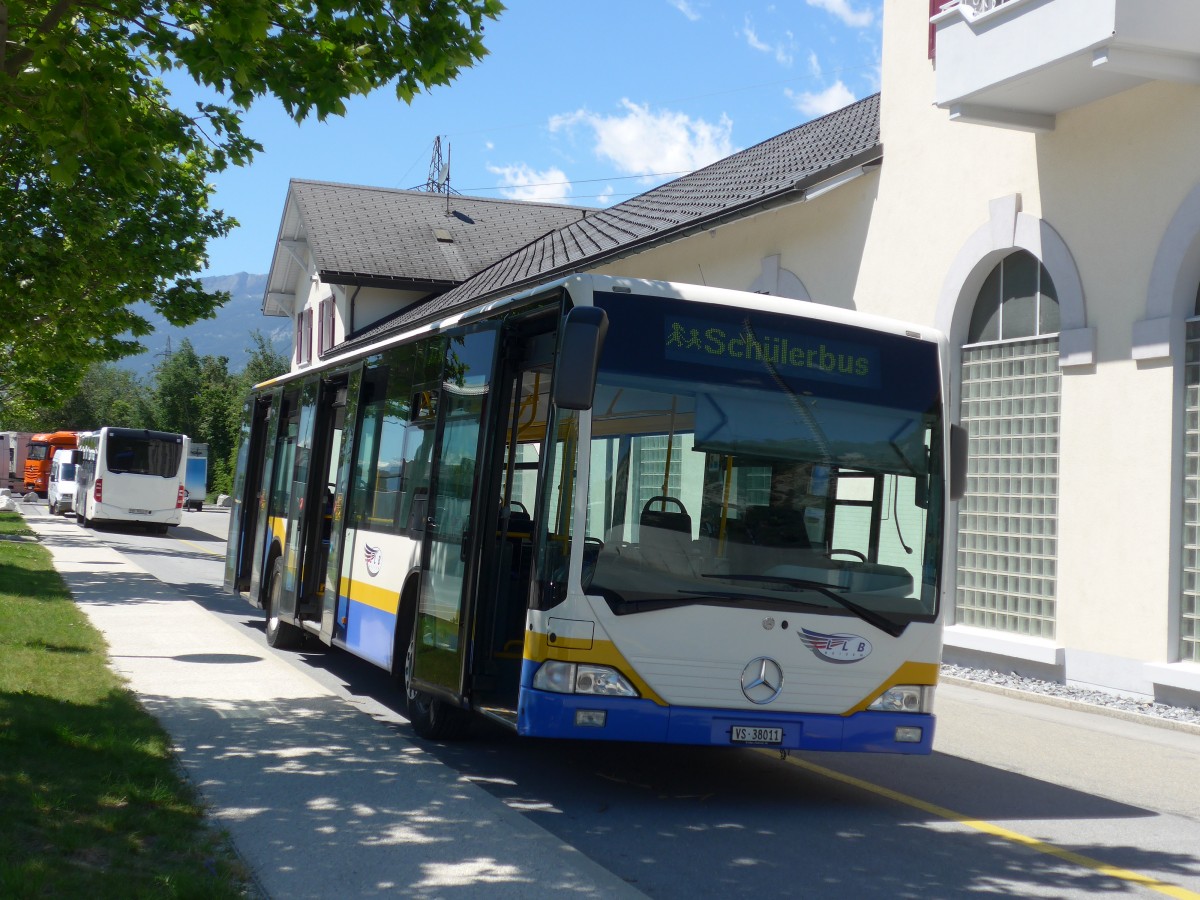 (161'140) - LLB Susten - Nr. 11/VS 38'011 - Mercedes (ex TC La Chaux-de-Fonds Nr. 218) am 27. Mai 2015 in Leuk, Garage