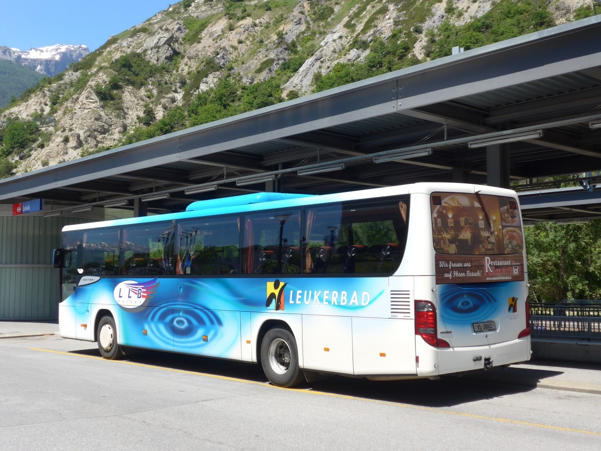 (161'150) - LLB Susten - Nr. 3/VS 38'003 - Setra am 27. Mai 2015 beim Bahnhof Leuk