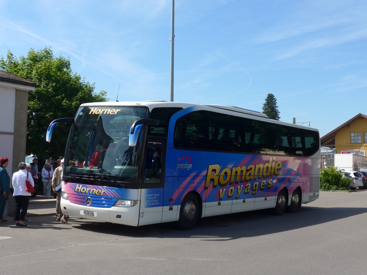 (161'254) - Horner, Tafers - Nr. 7/FR 300'507 - Mercedes am 28. Mai 2015 beim Bahnhof Murten