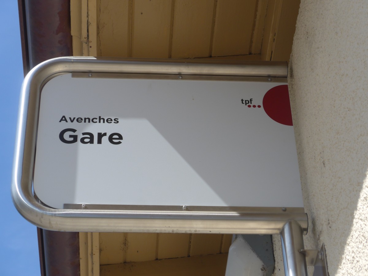 (161'255) - TPF-Haltestelle - Avenches, Gare - am 28. Mai 2015