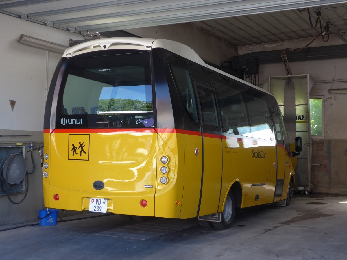 (161'379) - ARCC Aubonne - VD 239 - Mercedes/UNVI am 28. Mai 2015 in Aubonne, Garage