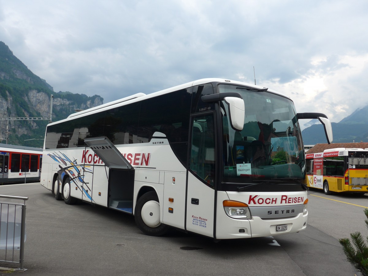 (161'995) - Koch, Giswil - OW 10'298 - Setra am 8. Juni 2015 beim Bahnhof Meiringen