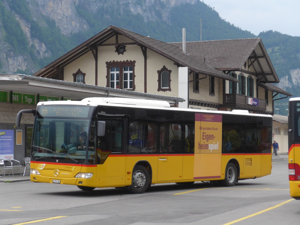 (162'006) - PostAuto Bern - BE 653'385 - Mercedes am 8. Juni 2015 beim Bahnhof Meiringen