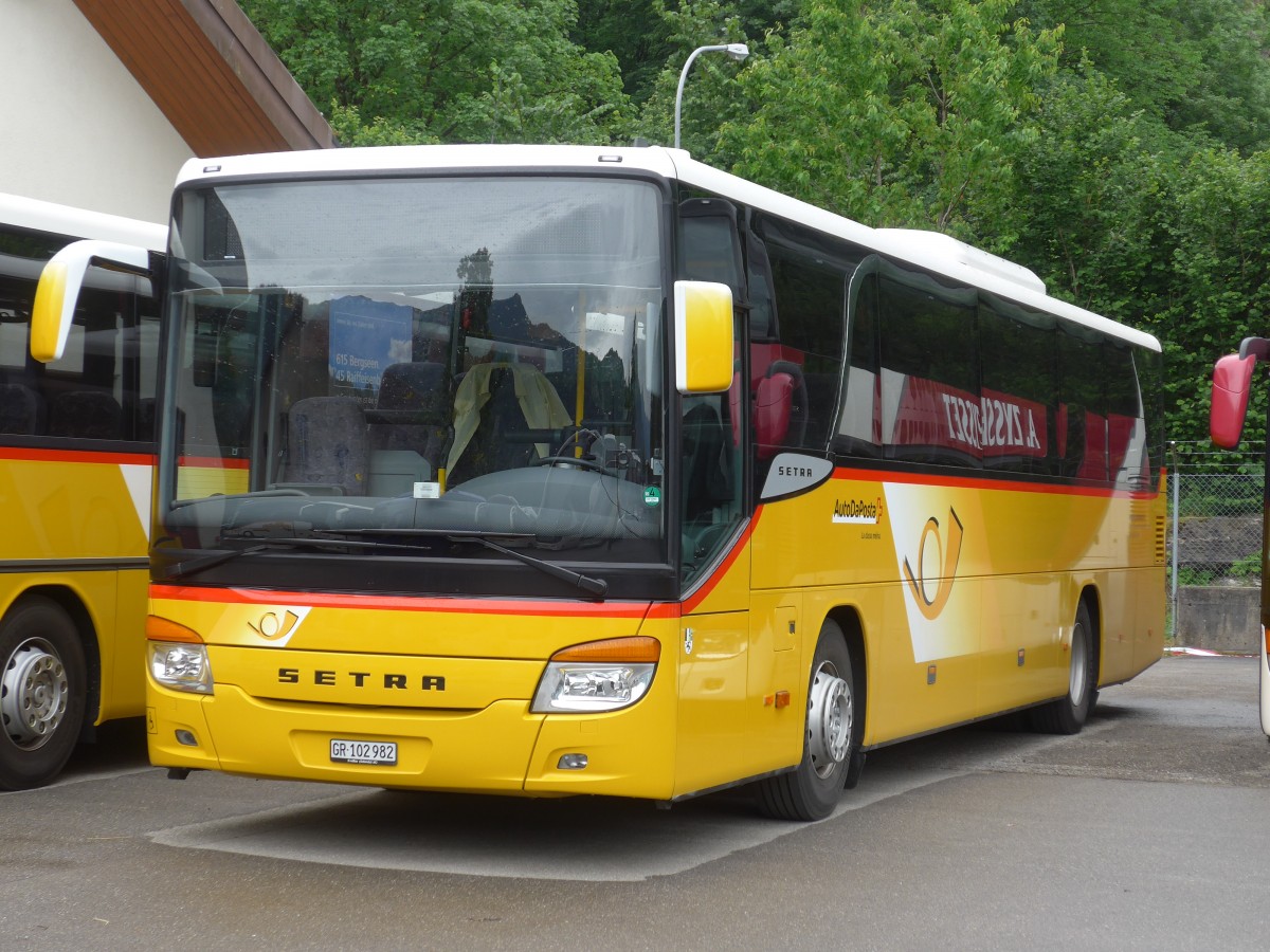 (162'110) - Bundi, Disentis - GR 102'982 - Setra am 14. Juni 2015 in Meiringen, Balm