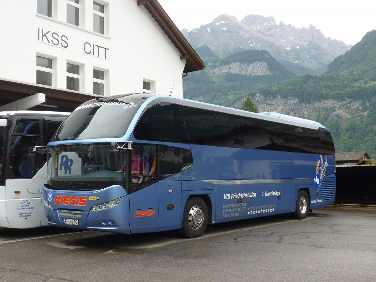 (162'139) - Aus Deutschland: Wegis, Bermatingen - FN-SI 99 - Neoplan am 14. Juni 2015 in Meiringen, AZ SBS