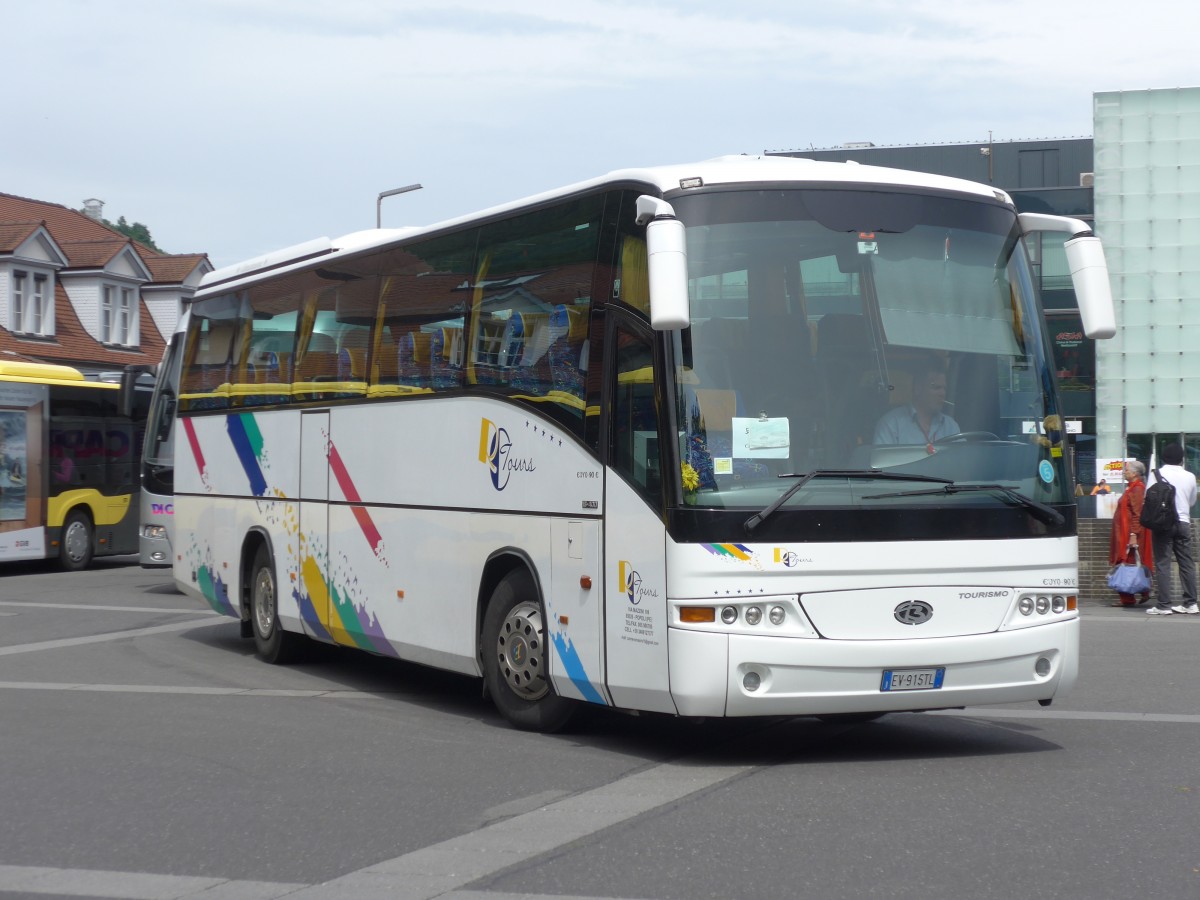 (162'148) - Aus Italien: R.C. Tours, Popoli - EV-915 TL - Mercedes/Beulas am 14. Juni 2015 beim Bahnhof Interlaken Ost 