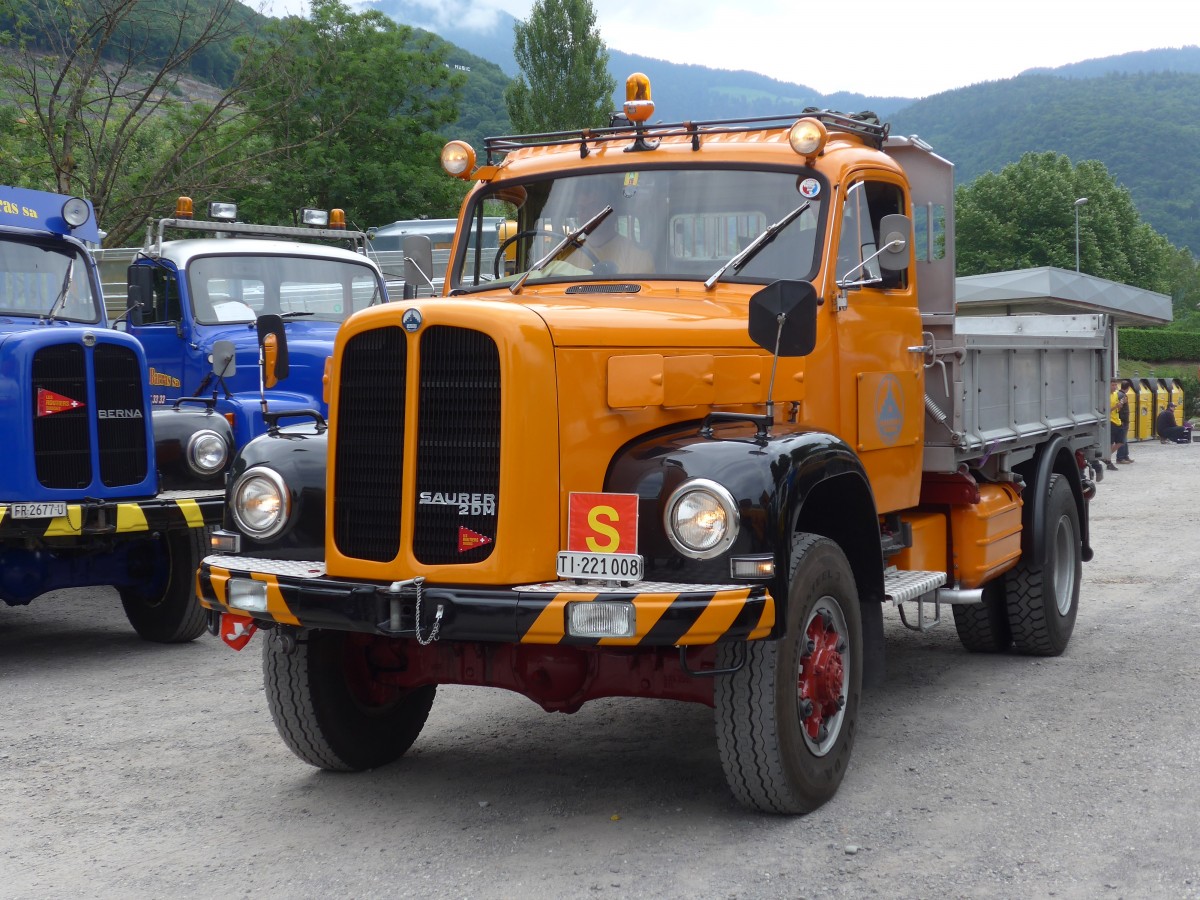 (162'291) - Saurer - TI 221'008 - am 20. Juni 2015 in Aigle, Saurertreffen