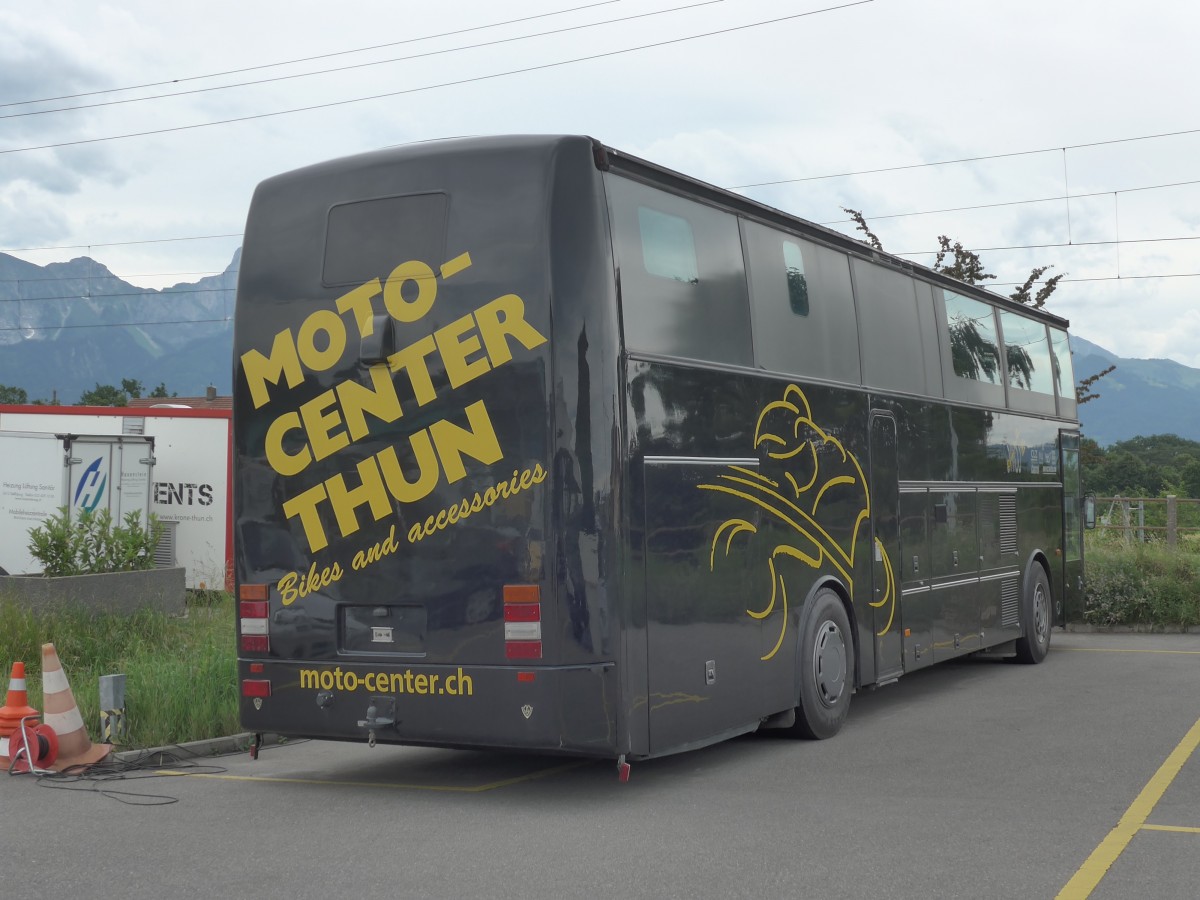 (162'463) - Moto-Center Thun, Steffisburg - Van Hool am 22. Juni 2015 in Steffisburg, Moto-Center