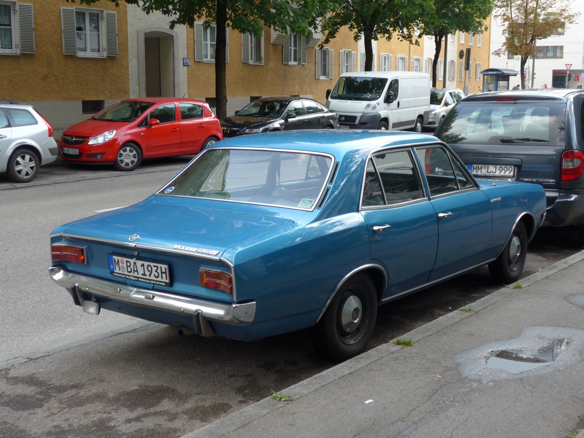 (162'772) - Opel - M-BA 193H - am 28. Juni 2015 in Mnchen, Bahnhof Giesing