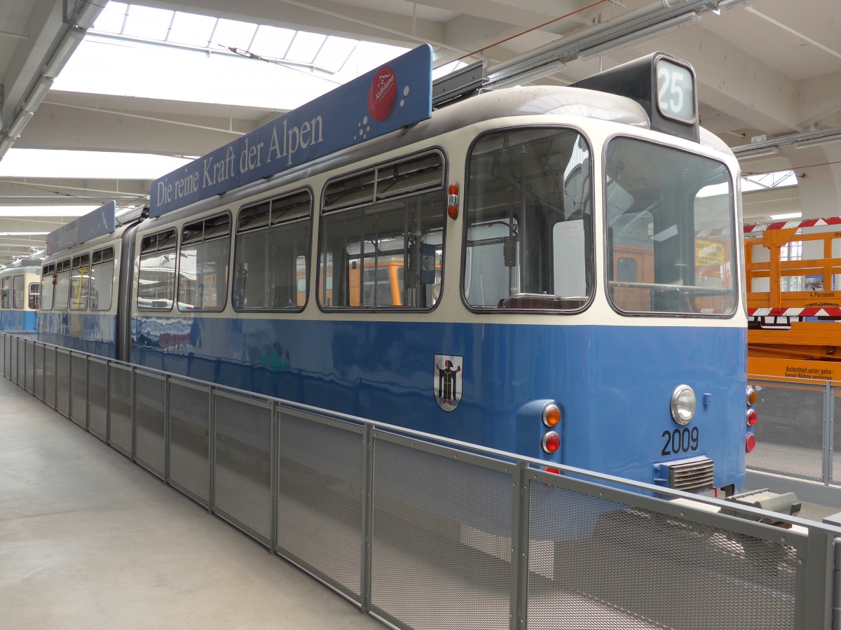 (162'836) - MVG-Tram - Nr. 2009 - am 28. Juni 2015 in Mnchen, MVG-Museum
