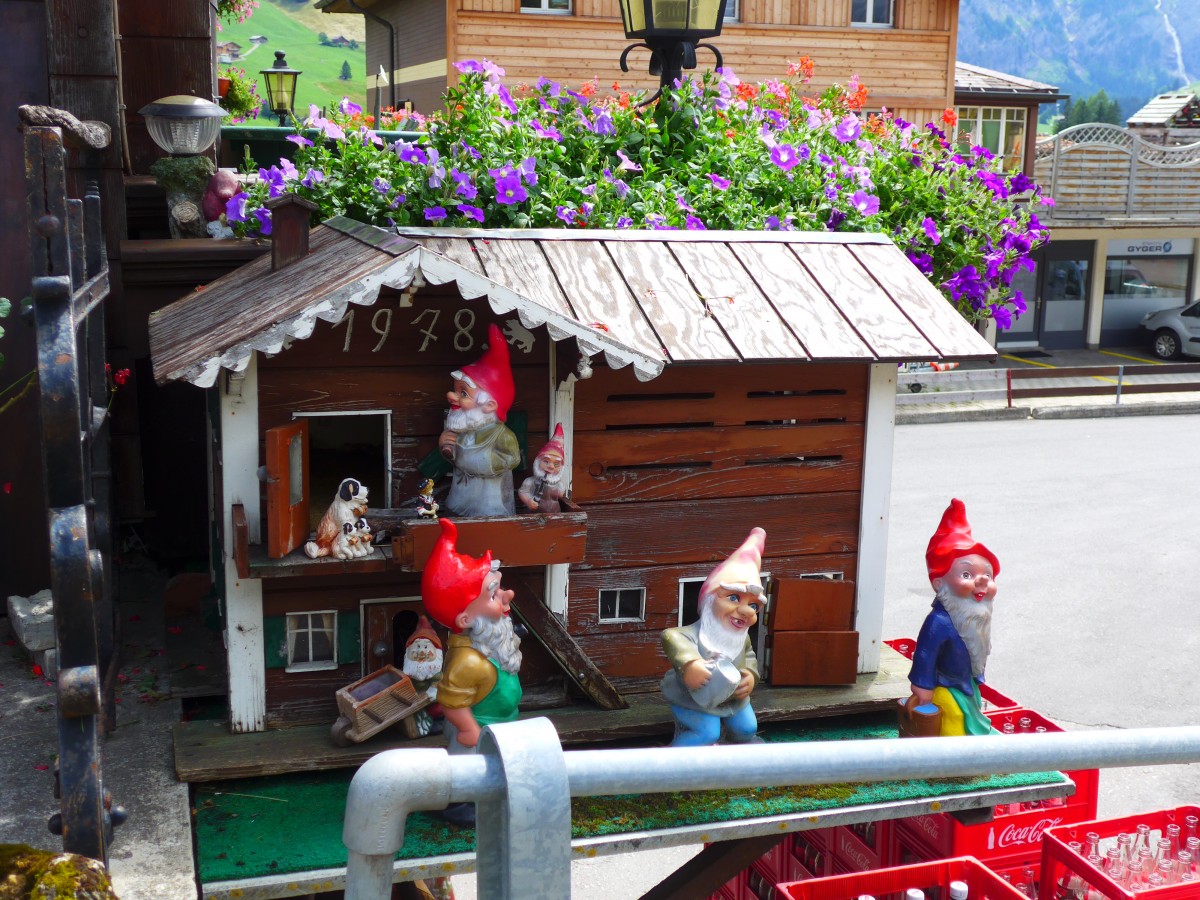 (163'147) - Kleines Holzhaus von 1978 am 26. Juli 2015 in Adelboden, Mhleport