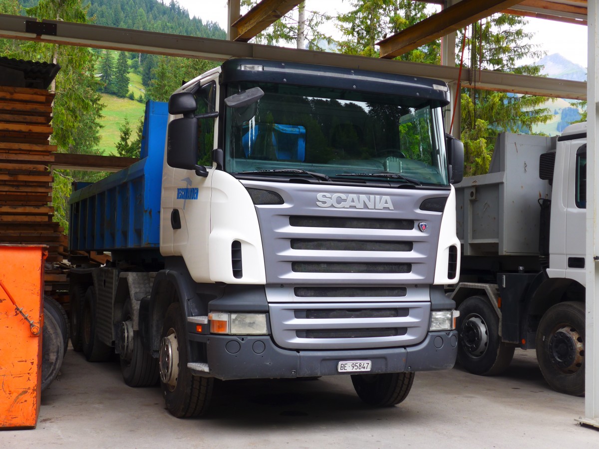 (163'170) - Deschwanden, Adelboden - BE 95'847 - Scania am 26. Juli 2015 in Adelboden, Hirschen