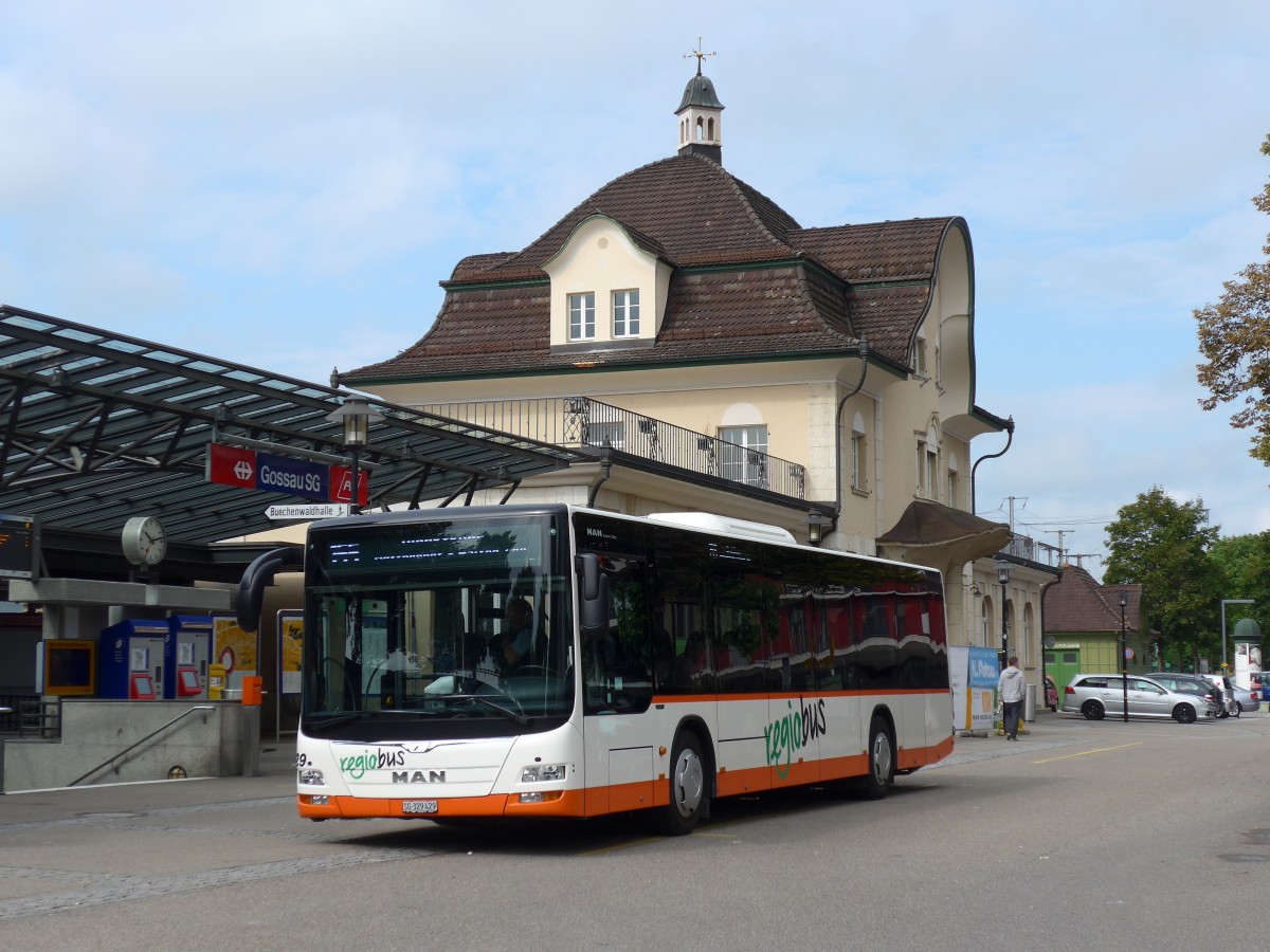 (163'202) - Regiobus, Gossau - Nr. 29/SG 329'429 - MAN am 2. August 2015 beim Bahnhof Gossau