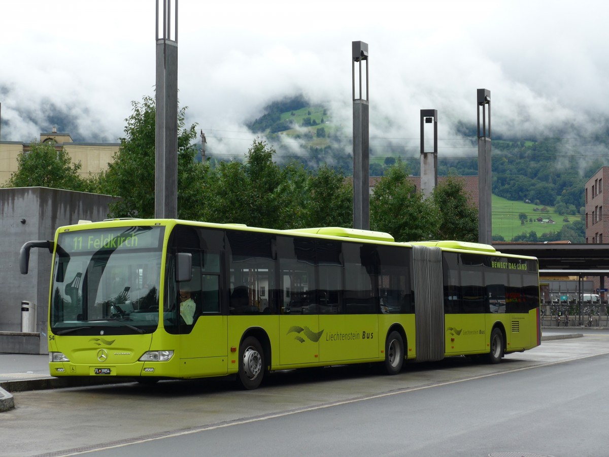 (163'486) - Aus Liechtenstein: LBA Vaduz - Nr. 54/FL 39'854 - Mercedes am 16. August 2015 beim Bahnhof Sargans