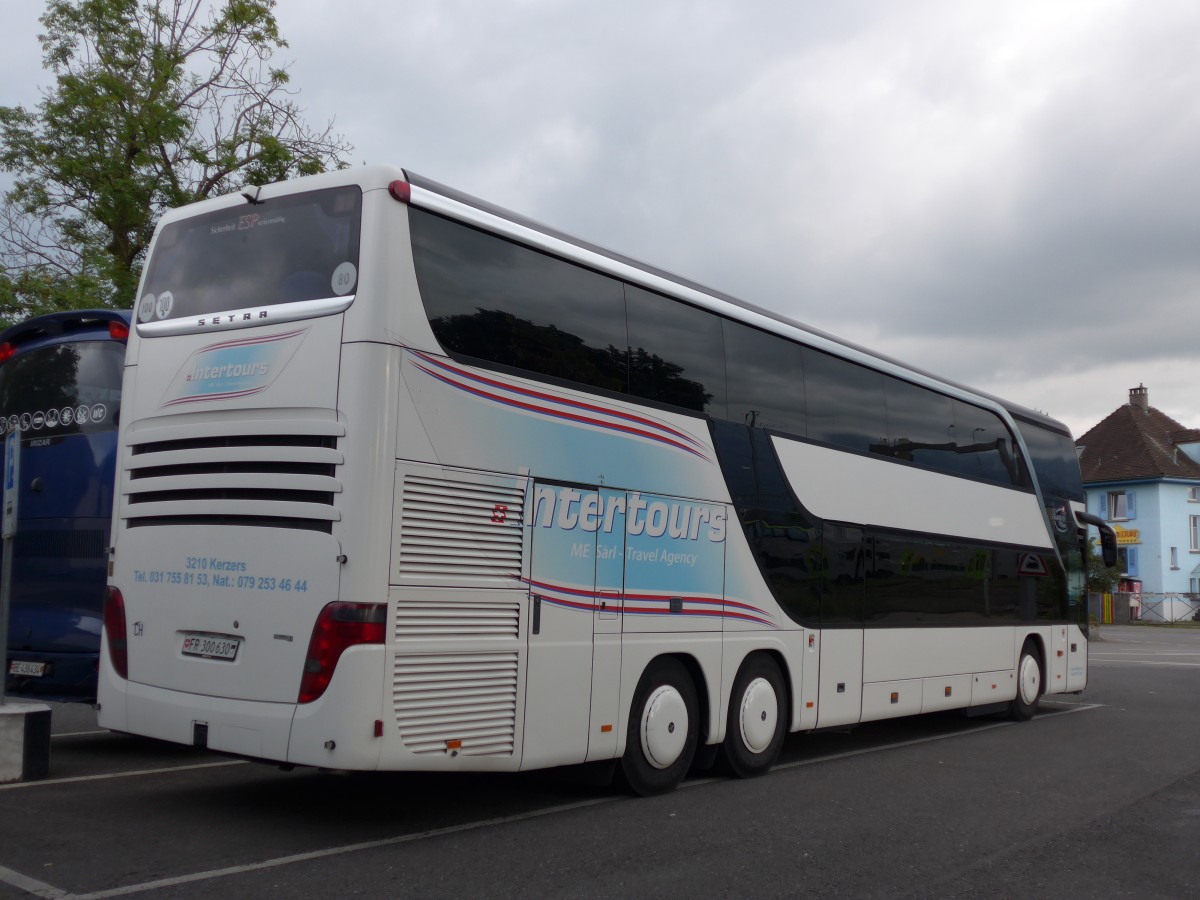 (163'656) - Intertours, Kerzers - Nr. 2/FR 300'630 - Setra am 19. August 2015 in Thun, Seestrasse