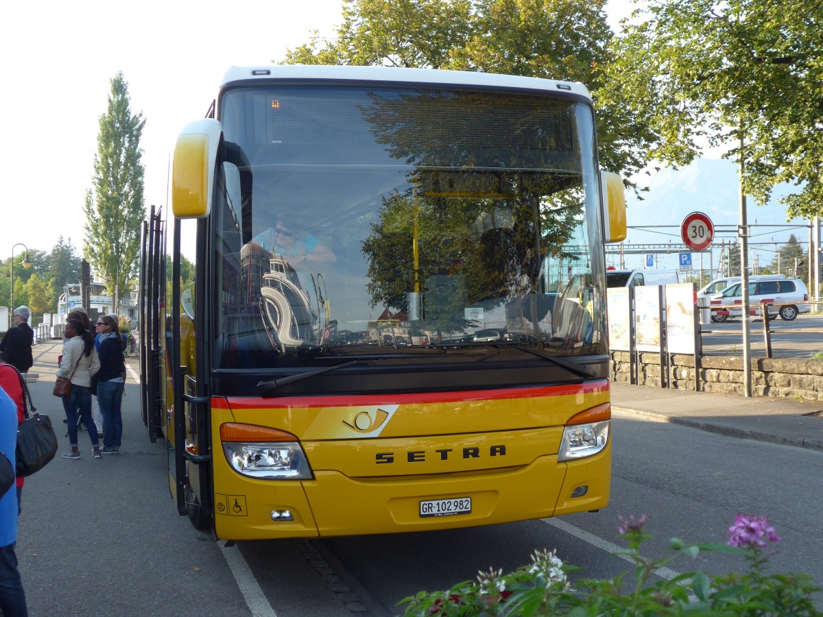 (163'735) - Bundi, Disentis - GR 102'982 - Setra am 23. August 2015 bei der Schifflndte Thun