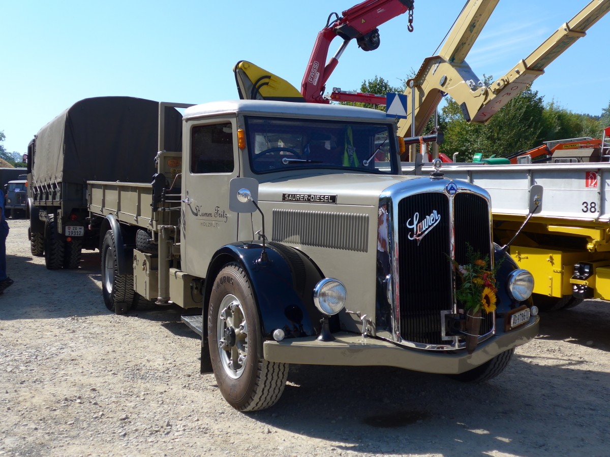 (163'986) - Kumm, Holzrti - AG 9786 U - Saurer am 29. August 2015 in Oberkirch, CAMPUS Sursee