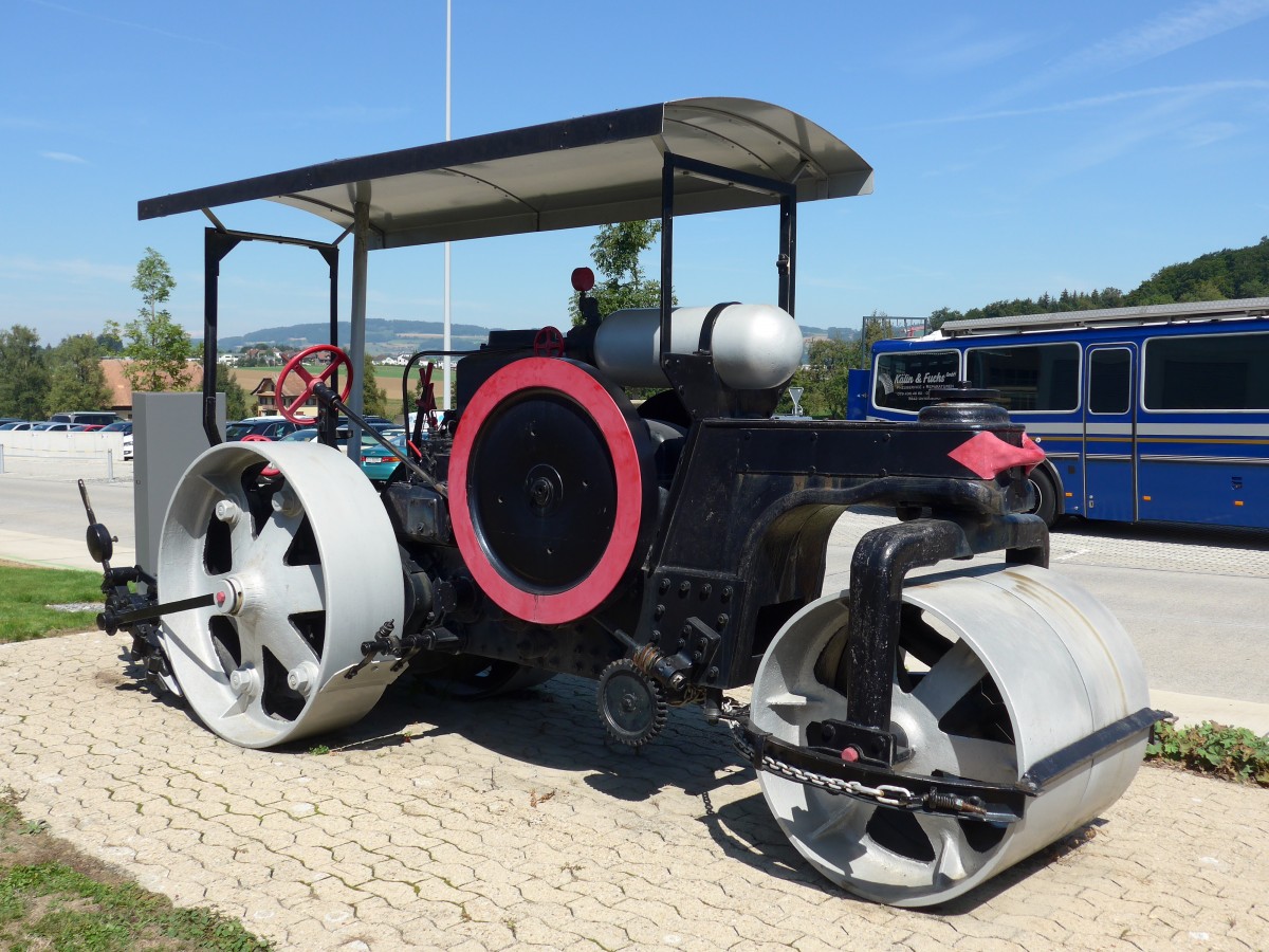 (164'174) - Alte Strassenwalze am 29. August 2015 in Oberkirch, CAMPUS Sursee