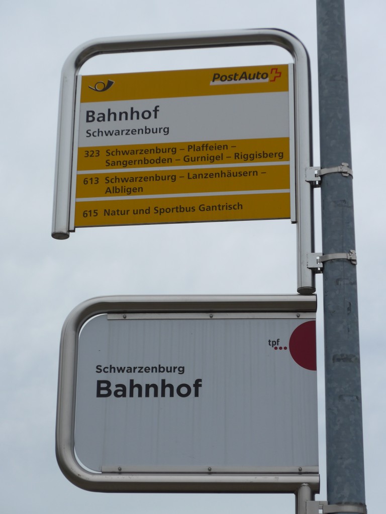(164'675) - PostAuto- und TPF-Haltestelle - Schwarzenburg, Bahnhof - am 13. September 2015