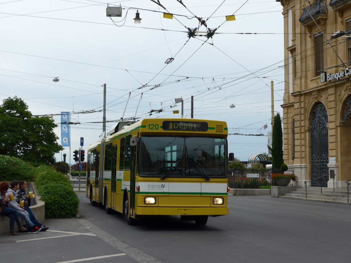 (164'785) - transN, La Chaux-de-Fonds - Nr. 120 - NAW/Hess Gelenktrolleybus (ex TN Neuchtel Nr. 120) am 15. September 2015 in Neuchtel, Place Pury