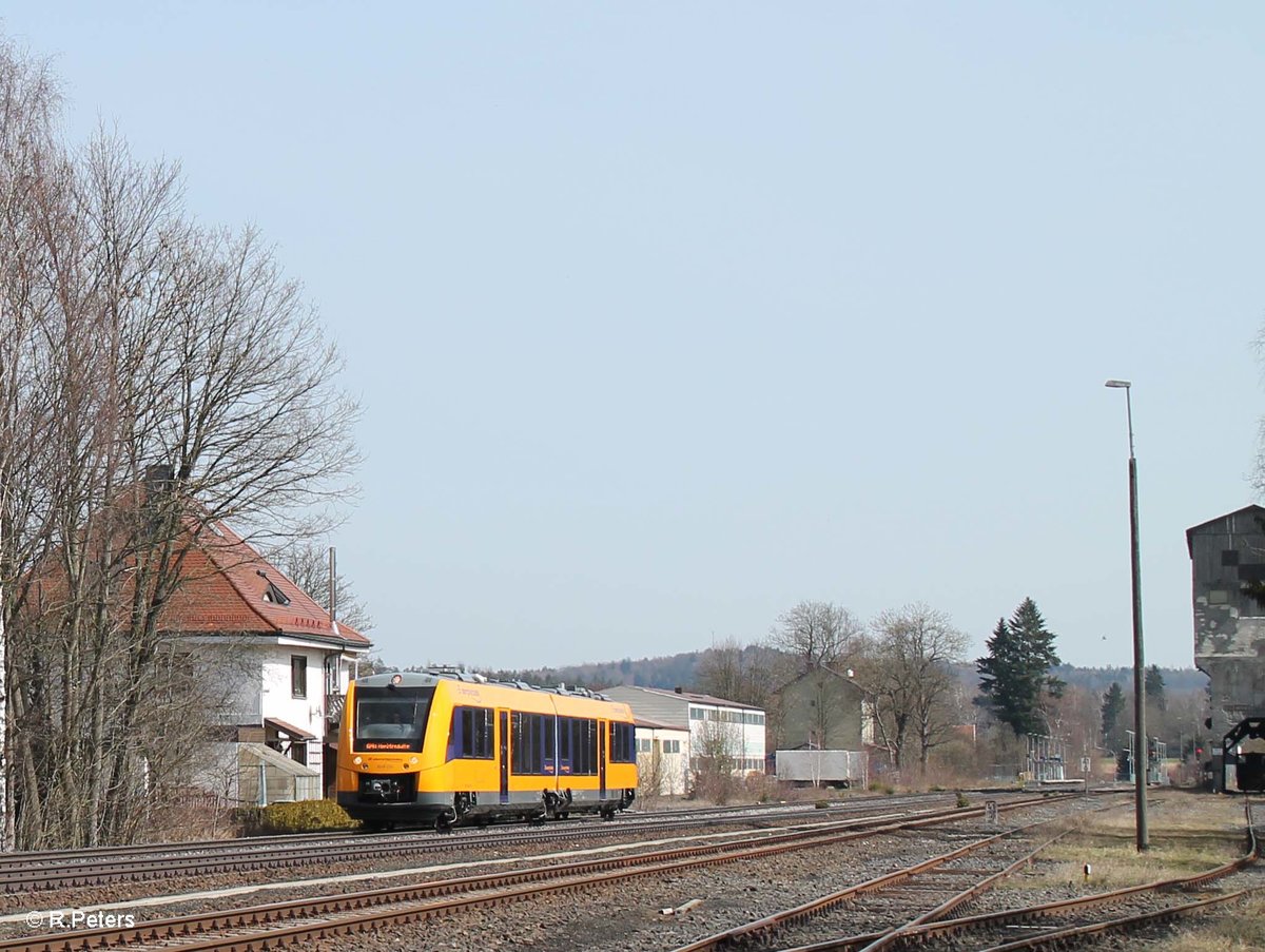 1648 204 / 704 verlässt Pechbrunn als OPB 79722 Regensburg - Marktredwitz. 02.04.16