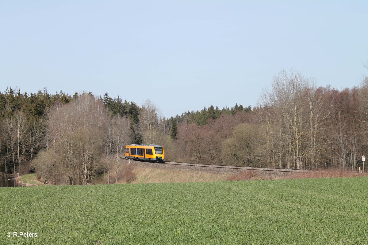 1648 204/704 zieht bei Oberteich als OPB79 735 Marktredwitz - Regensburg durch die Kurve. 02.04.16