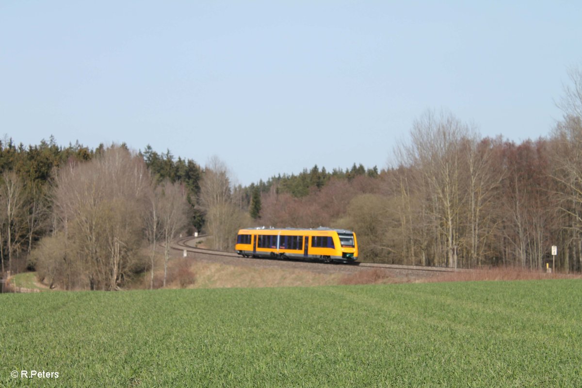 1648 204/704 zieht bei Oberteich als OPB79 735 Marktredwitz - Regensburg durch die Kurve. 02.04.16