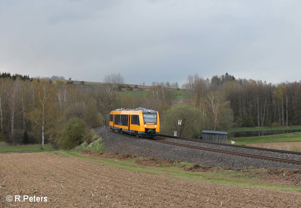 1648 707 kommt als OPB 79743 Marktredwitz - Regensburg bei Lengenfeld wieder zurück. 25.04.16