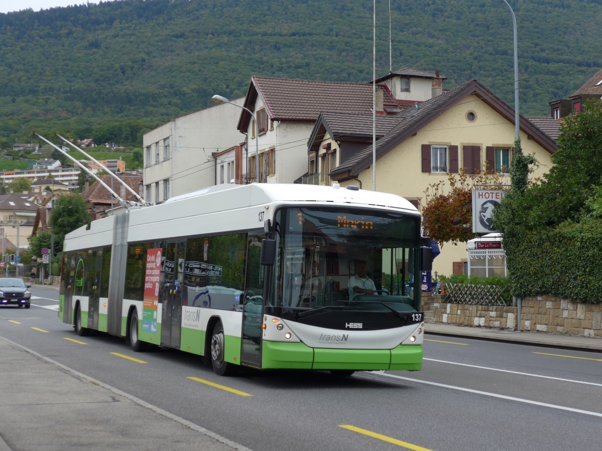 (164'834) - transN, La Chaux-de-Fonds - Nr. 137 - Hess/Hess Gelenktrolleybus (ex TN Neuchtel Nr. 137) am 15. September 2015 in St-Blaise, Centre