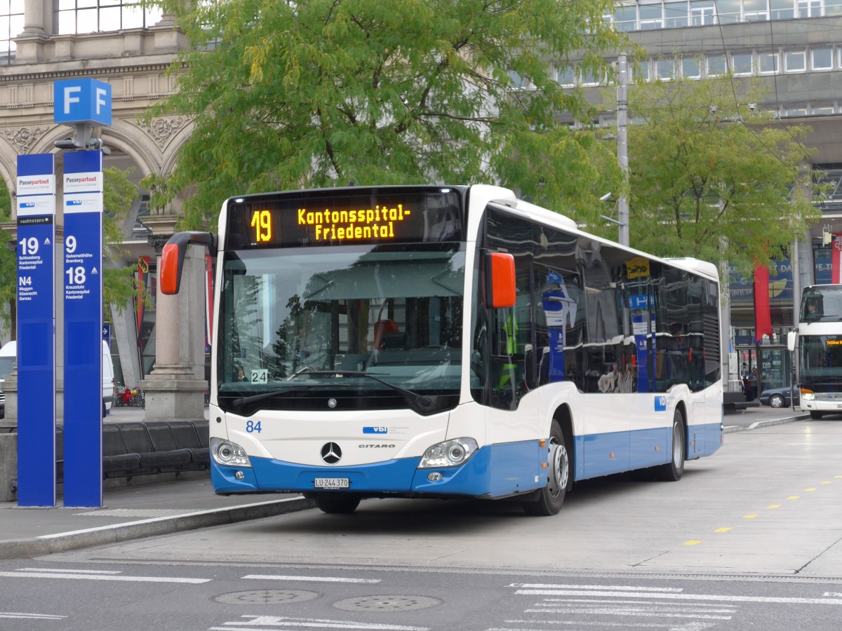 (164'852) - VBL Luzern - Nr. 84/LU 244'370 - Mercedes am 16. September 2015 beim Bahnhof Luzern