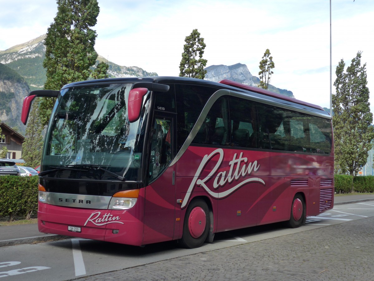 (164'886) - Rattin, Neuhausen - Nr. 10/SH 210 - Setra am 16. September 2015 beim Bahnhof Flelen