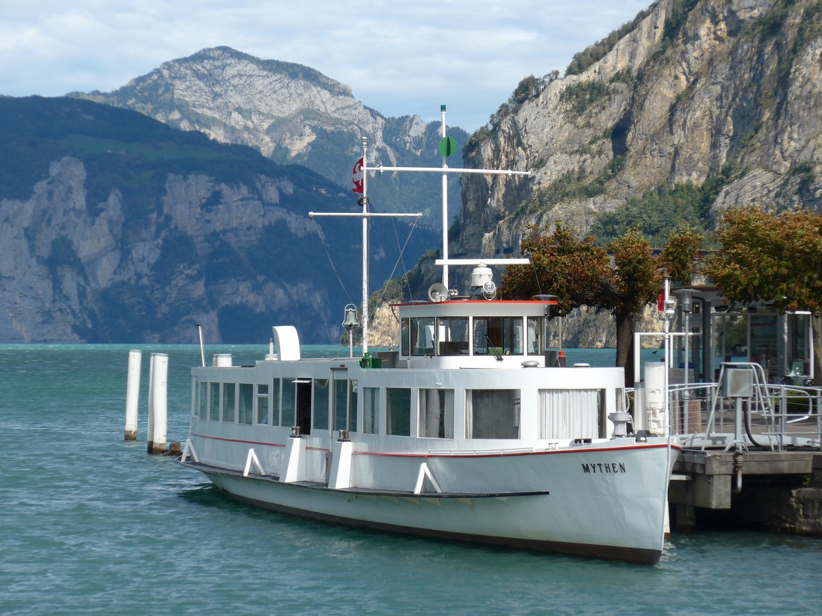 (164'890) - Motorschiff Mythen am 16. September 2015 bei der Schifflndte Flelen