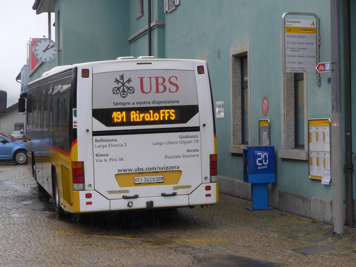 (164'922) - Barenco, Faido - TI 241'030 - Volvo am 16. September 2015 beim Bahnhof Airolo