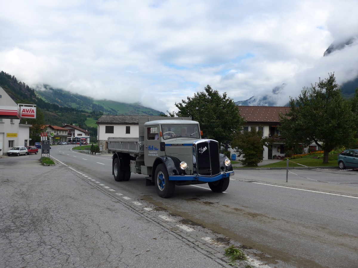 (165'255) - Stoll, Pfffikon - ZH 33'348 U - Saurer am 19. September 2015 in Andeer, Tgavugl
