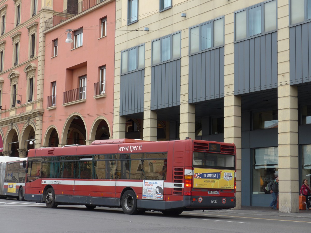 (165'540) - TPER Bologna - Nr. 5332/BB-771 VG - Iveco am 23. September 2015 beim Bahnhof Bologna Centrale