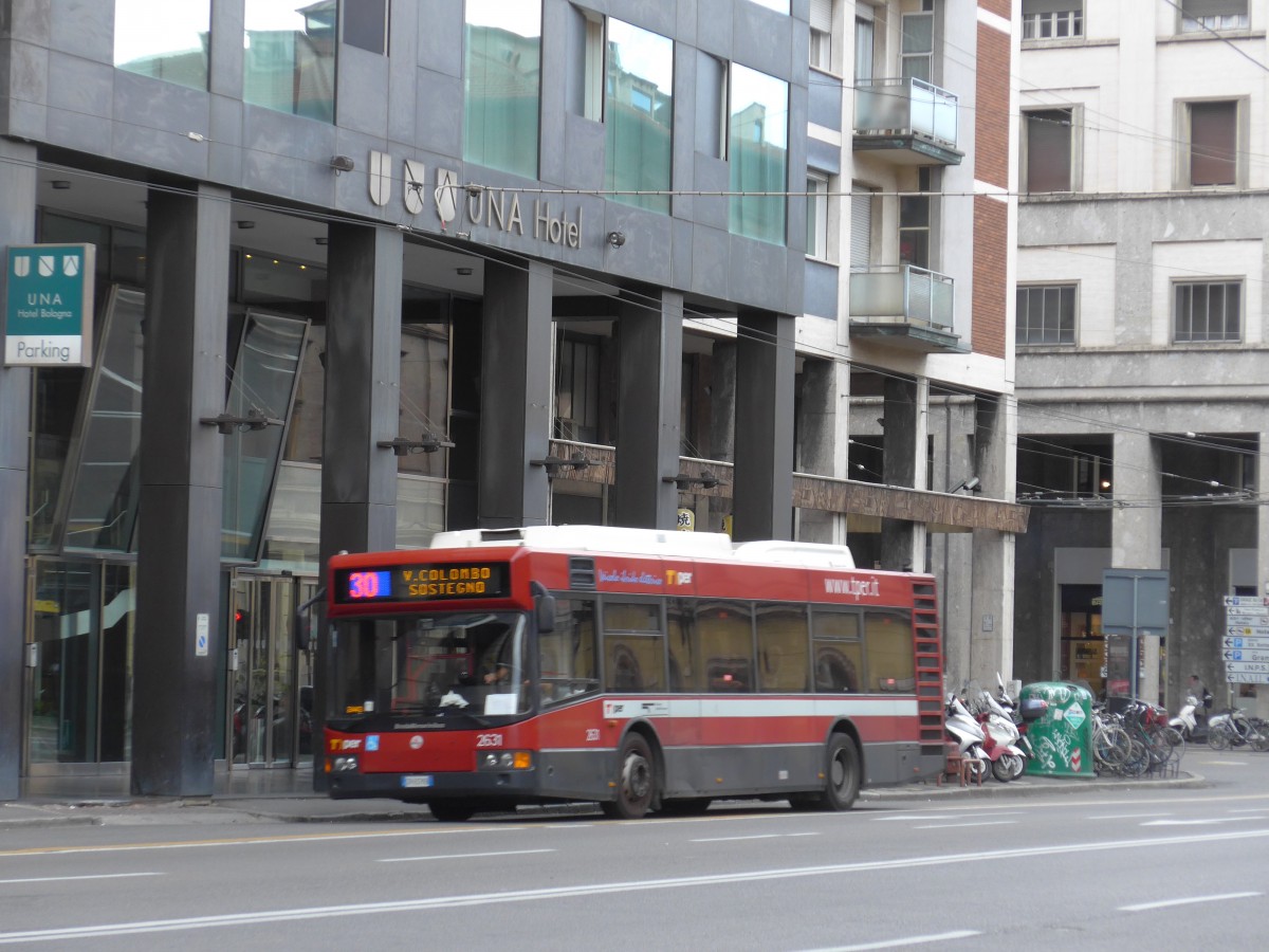 (165'570) - TPER Bologna - Nr. 2631 - BredaMenarinibus am 23. September 2015 beim Bahnhof Bologna Centrale