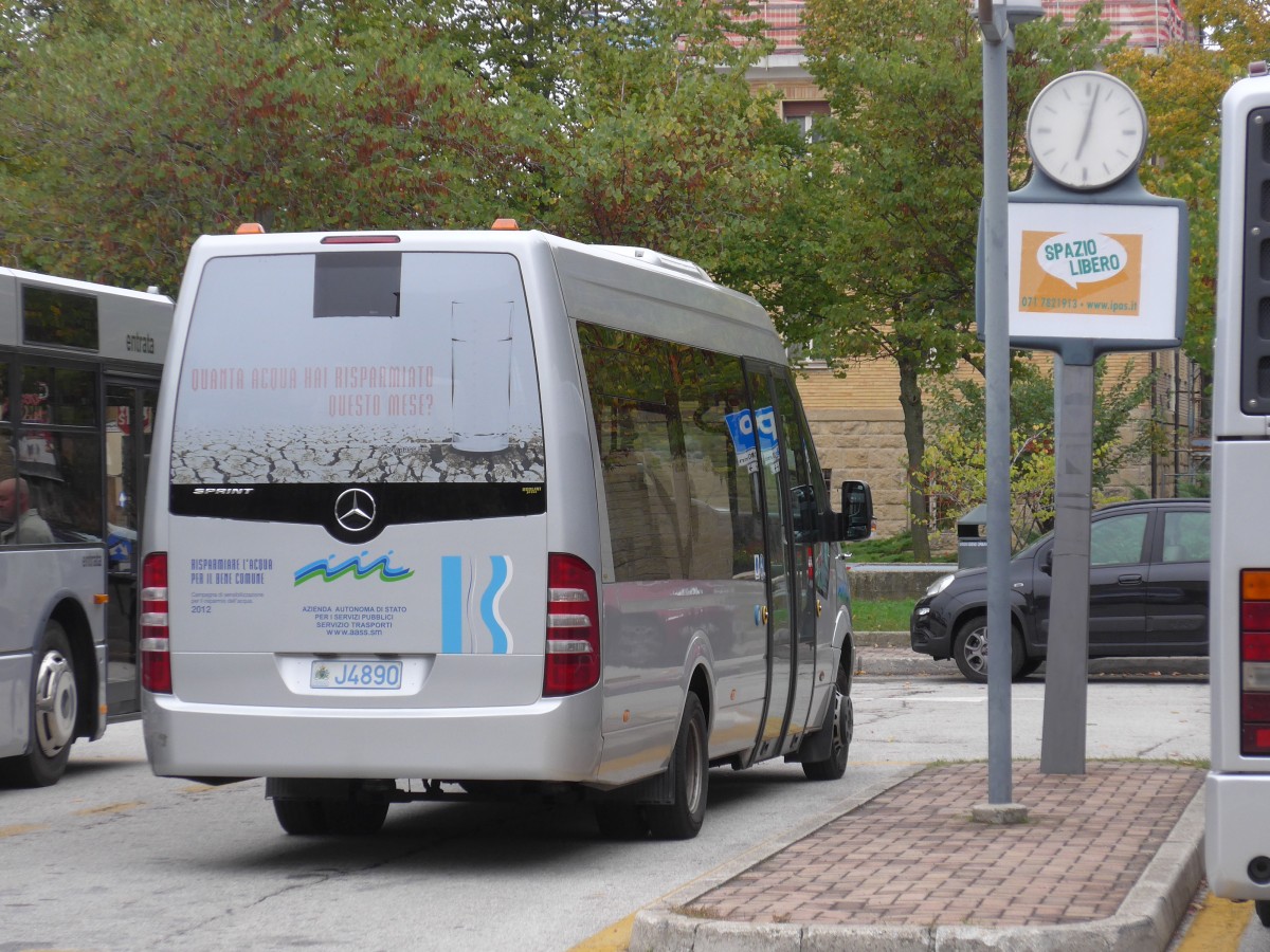 (165'651) - AASS San Marino - J4890 - Mercedes am 24. September 2015 in San Marino