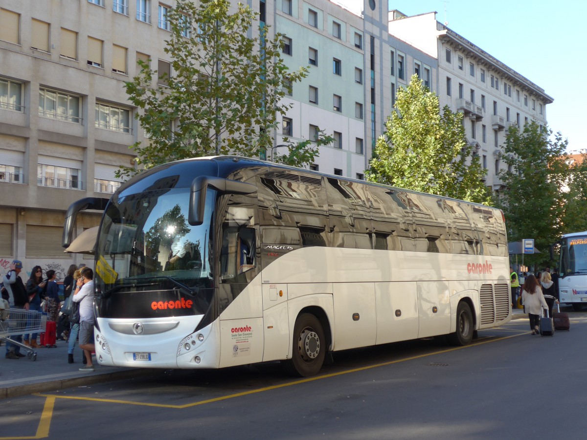 (165'816) - Caronte, Sesto San Giovanni - Nr. 60'151/ET-498 JD - Irisbus am 25. September 2015 beim Bahnhof Milano Centrale