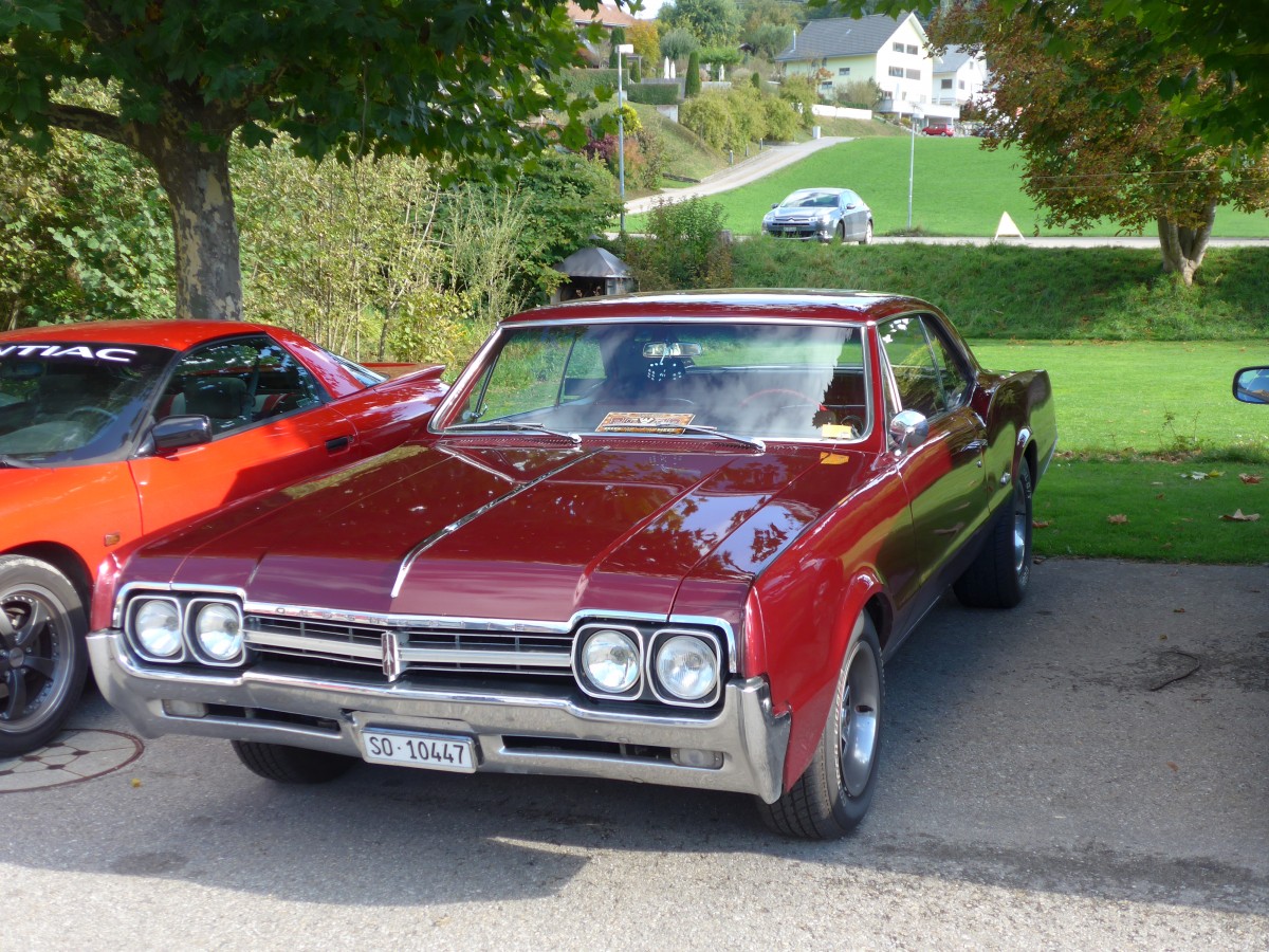 (166'046) - Oldsmobile - SO 10'447 - am 4. Oktober 2015 in Heimiswil, Lwen