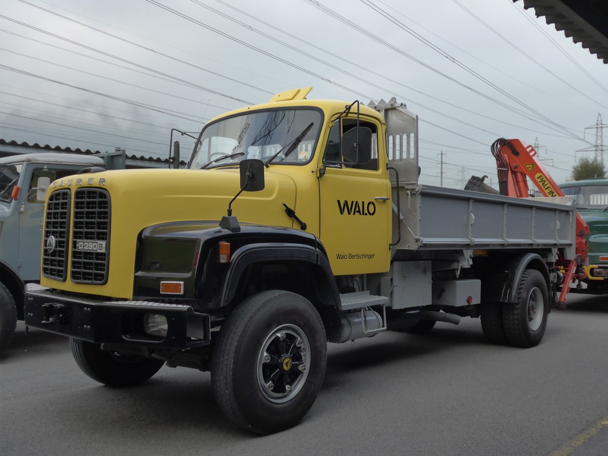 (166'084) - Walo Bertschinger - ZH 414'821 - Saurer am 10. Oktober 2015 in Schnis, Bicoareal