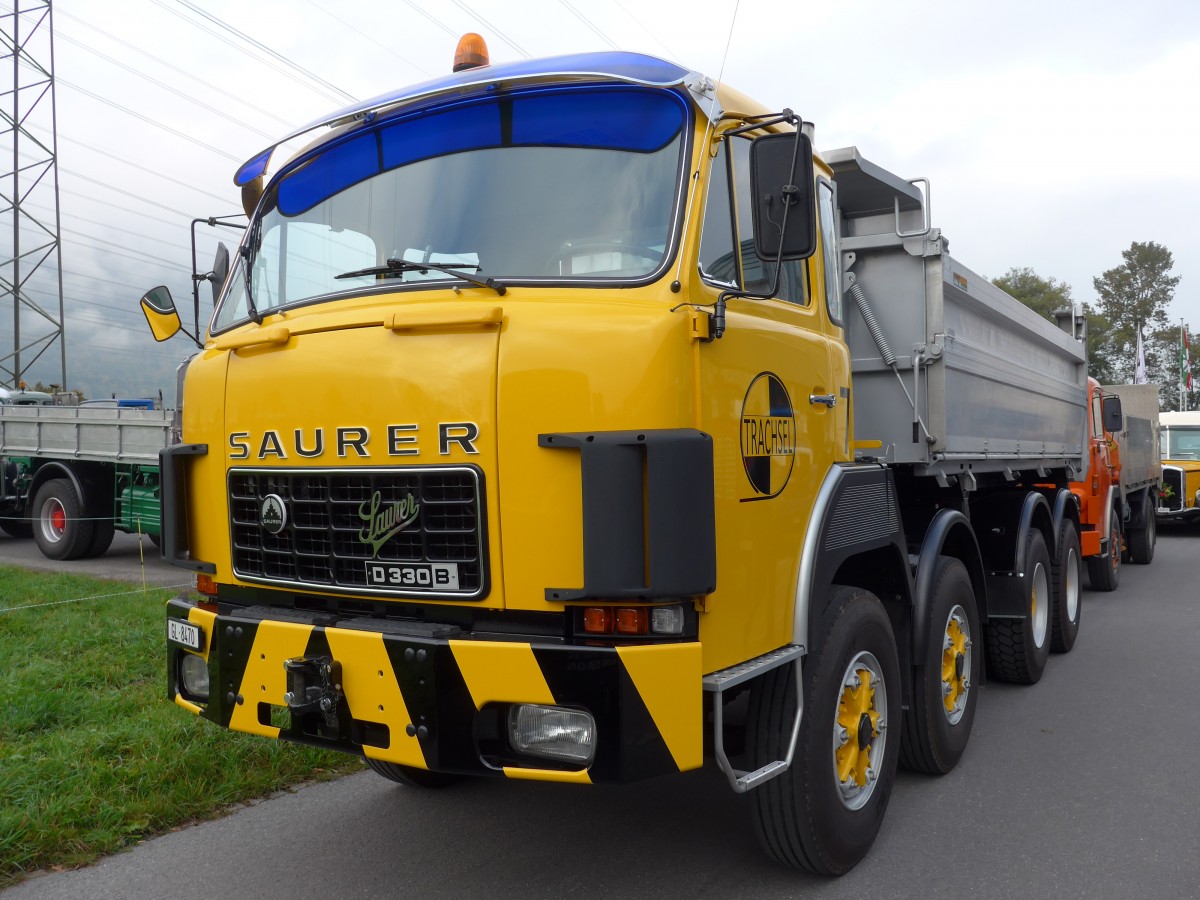 (166'116) - Trachsel - Nr. 7/GL 8470 - Saurer am 10. Oktober 2015 in Schnis, Bicoareal