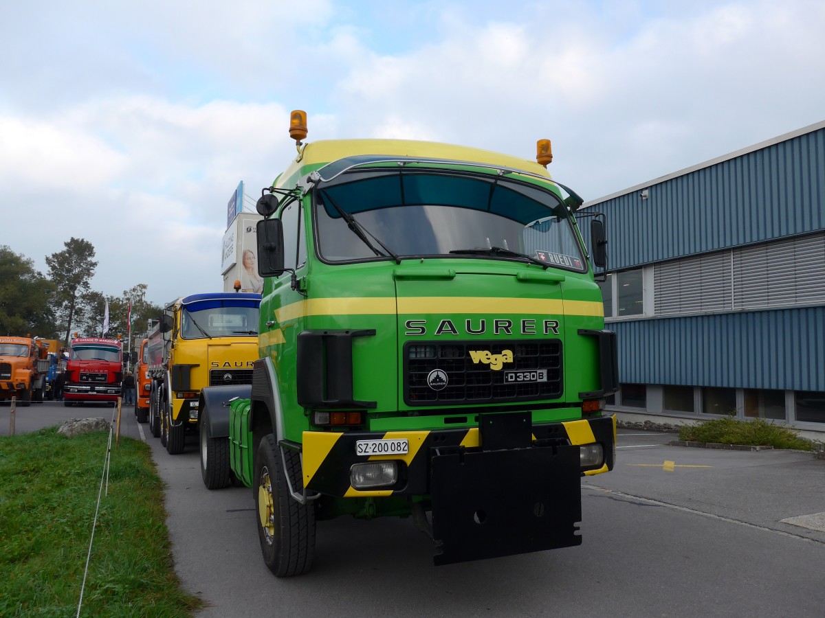 (166'117) - Vega - SZ 200'082 - Saurer am 10. Oktober 2015 in Schnis, Bicoareal