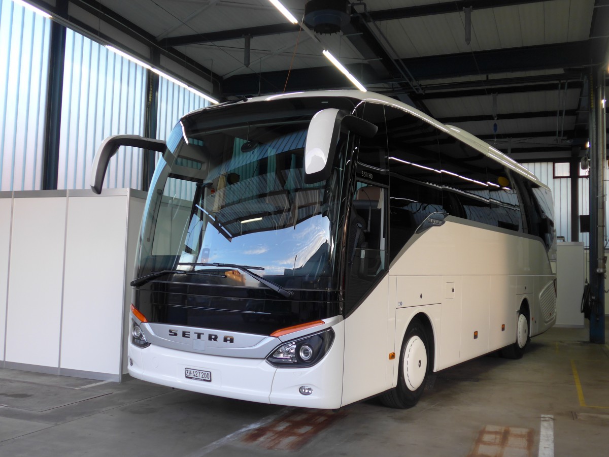 (166'564) - EvoBus, Kloten - ZH 427'200 - Setra am 6. November 2015 in Kloten, EvoBus