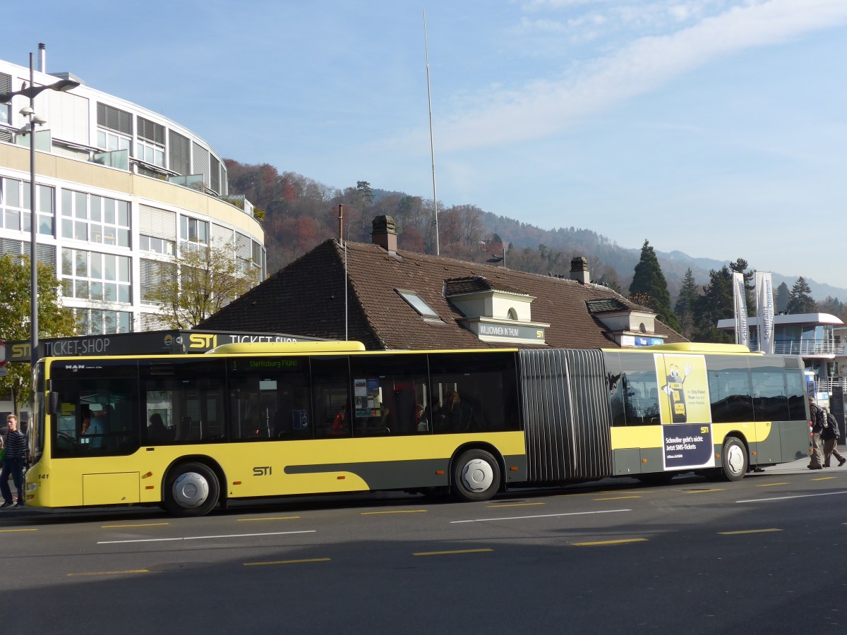 (166'614) - STI Thun - Nr. 141/BE 801'141 - MAN am 13. November 2015 beim Bahnhof Thun