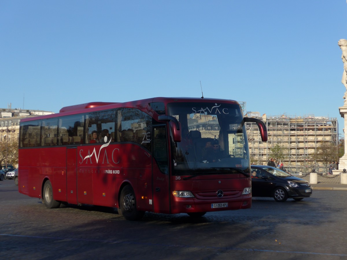 (166'682) - SAVAC, Chevreuse - Nr. 36/DJ 263 KP - Mercedes am 15. November 2015 in Paris, Arc de Triomphe