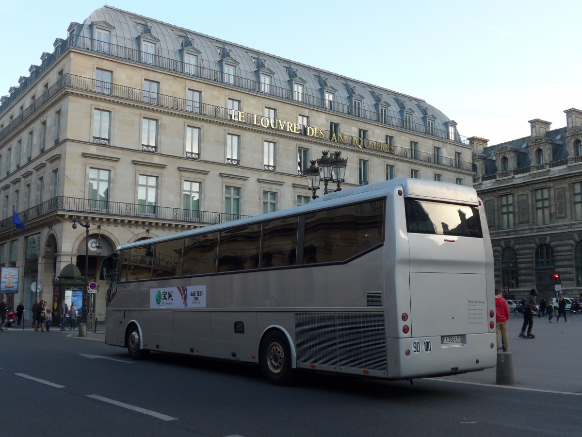 (166'735) - M.C.S., Nanterre - DA 306 LD - Bova am 15. November 2015 in Paris, Louvre